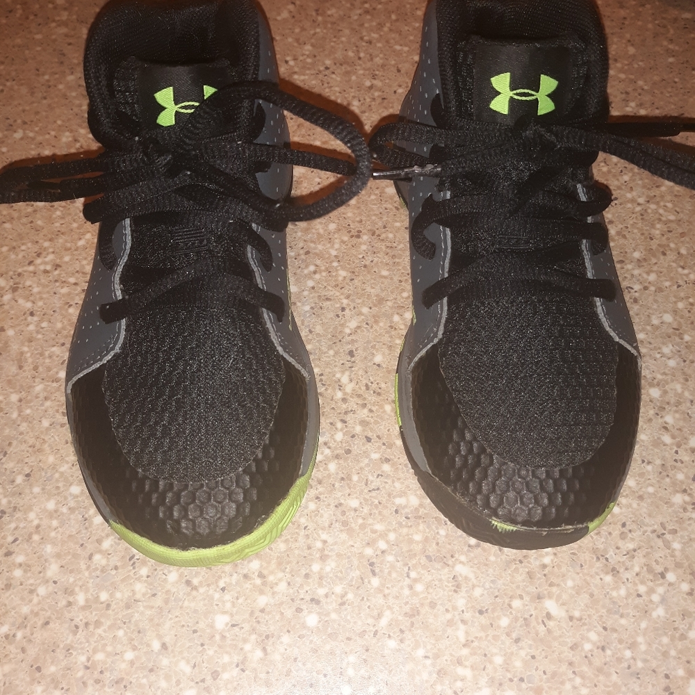 Under Armour Boys 11